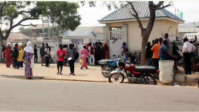 2019 JAMB: UTME Candidates Storm Abuja Registration Centre | Campusflava